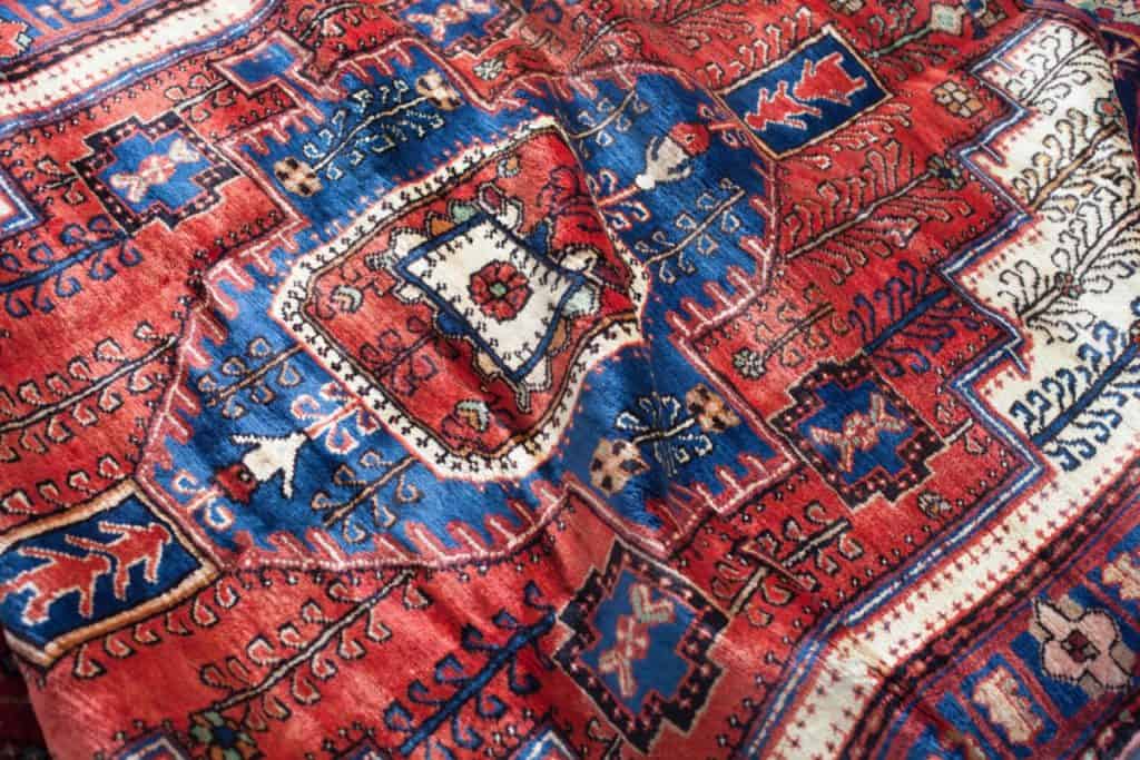 Why bands use oriental rugs on stage?